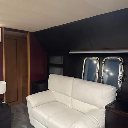 Botel Sadelan 2