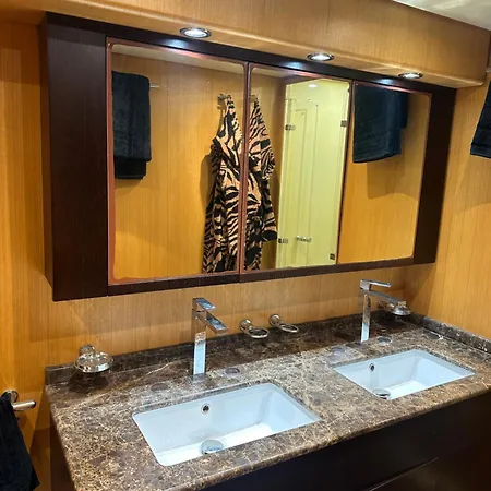 Botel Sadelan 2 *